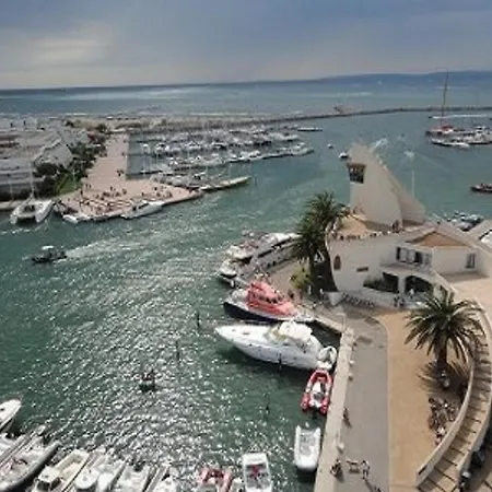 Apartment Climatise 3 Couchages Avec Terrasse Et Parking Prive - Port Camargue - Fr-1-731-92 *