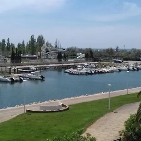 Climatise 3 Couchages Avec Terrasse Et Parking Prive - Port Camargue - Fr-1-731-92